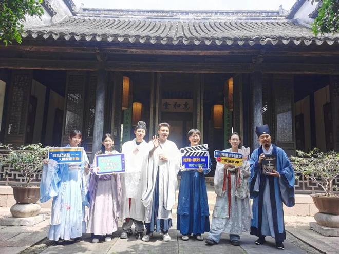 燃！白天逛摊听民谣入夜追萤火蹦迪澳门新葡京“五一”苏州太湖东山太(图6)